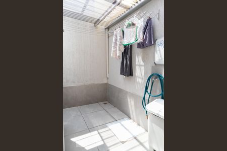 Casa à venda com 130m², 3 quartos e 2 vagas Casa à venda com 130m², 3 quartos e 2 vagasÁrea de serviço