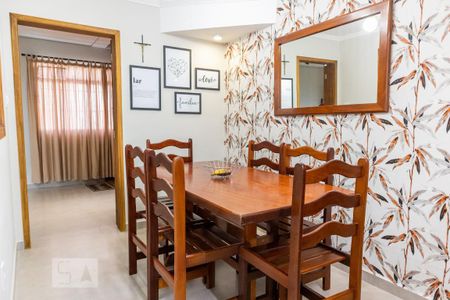 Casa à venda com 130m², 3 quartos e 2 vagas Casa à venda com 130m², 3 quartos e 2 vagasCozinha e sala de jantar