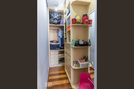 Casa à venda com 130m², 3 quartos e 2 vagas Casa à venda com 130m², 3 quartos e 2 vagasCloset do quarto 1