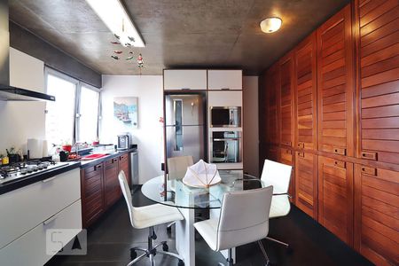 Apartamento à venda com 250m², 4 quartos e 2 vagasCozinha