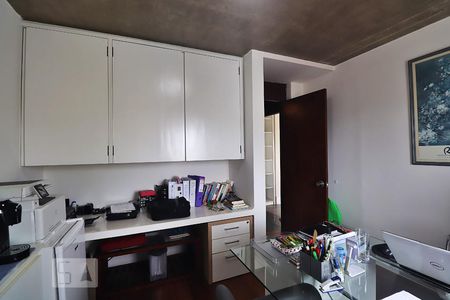 Apartamento à venda com 250m², 4 quartos e 2 vagasEscritório