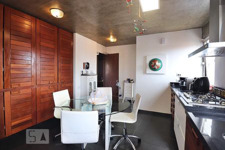 Apartamento à venda com 250m², 4 quartos e 2 vagasCozinha