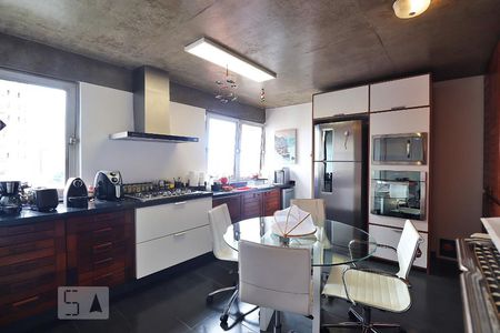 Apartamento à venda com 250m², 4 quartos e 2 vagasCozinha
