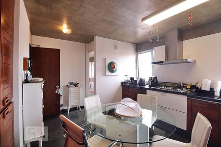 Apartamento à venda com 250m², 4 quartos e 2 vagasCozinha