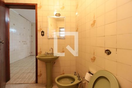 Casa para alugar com 120m², 2 quartos e sem vaga Casa para alugar com 120m², 2 quartos e sem vagaBanheiro social