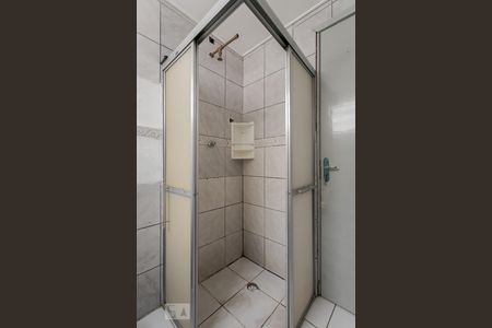 Banheiro de apartamento à venda com 1 quarto, 43m² em Jardim Dona Leopoldina, Porto Alegre