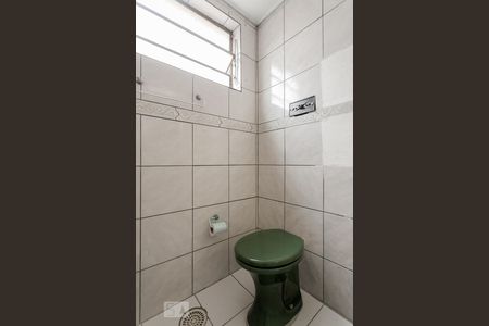 Banheiro de apartamento à venda com 1 quarto, 43m² em Jardim Dona Leopoldina, Porto Alegre