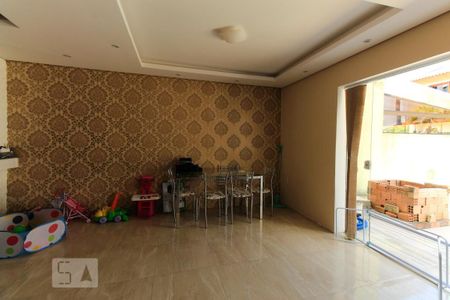 Casa à venda com 210m², 3 quartos e 2 vagas Casa à venda com 210m², 3 quartos e 2 vagasCozinha