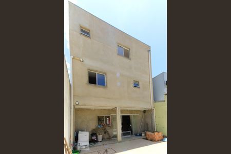 Casa à venda com 210m², 3 quartos e 2 vagas Casa à venda com 210m², 3 quartos e 2 vagasQuintal