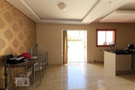 Casa à venda com 210m², 3 quartos e 2 vagas Casa à venda com 210m², 3 quartos e 2 vagasCozinha