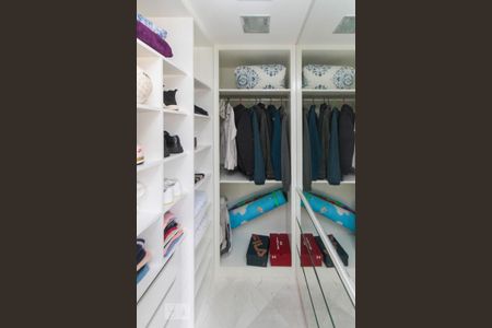 Apartamento à venda com 480m², 4 quartos e 6 vagas Apartamento à venda com 480m², 4 quartos e 6 vagascloset da Suite