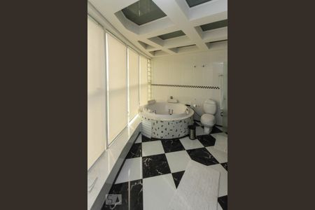 Apartamento à venda com 480m², 4 quartos e 6 vagas Apartamento à venda com 480m², 4 quartos e 6 vagasBanheiro da Suite 04