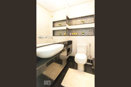 Apartamento à venda com 480m², 4 quartos e 6 vagas Apartamento à venda com 480m², 4 quartos e 6 vagasLavabo