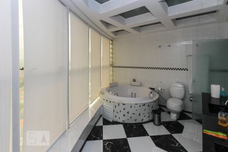 Apartamento à venda com 480m², 4 quartos e 6 vagas Apartamento à venda com 480m², 4 quartos e 6 vagasBanheiro da Suite 04