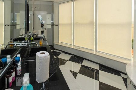 Apartamento à venda com 480m², 4 quartos e 6 vagas Apartamento à venda com 480m², 4 quartos e 6 vagasBanheiro da Suite 04