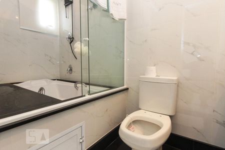 Apartamento à venda com 480m², 4 quartos e 6 vagas Apartamento à venda com 480m², 4 quartos e 6 vagasBanheiro da Suite 03