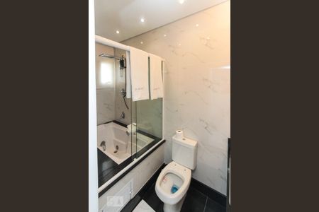 Apartamento à venda com 480m², 4 quartos e 6 vagas Apartamento à venda com 480m², 4 quartos e 6 vagasBanheiro da Suite 03