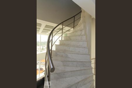 Apartamento à venda com 480m², 4 quartos e 6 vagas Apartamento à venda com 480m², 4 quartos e 6 vagasescada