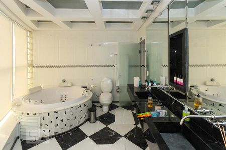 Apartamento à venda com 480m², 4 quartos e 6 vagas Apartamento à venda com 480m², 4 quartos e 6 vagasBanheiro da Suite 04