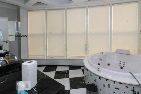 Apartamento à venda com 480m², 4 quartos e 6 vagas Apartamento à venda com 480m², 4 quartos e 6 vagasBanheiro da Suite 04