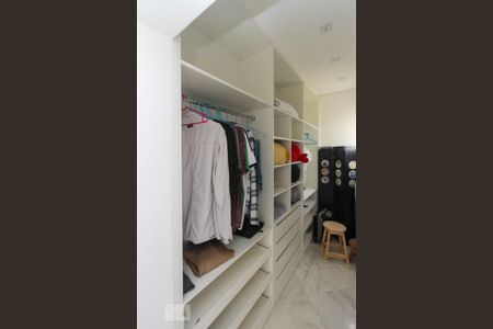 Apartamento à venda com 480m², 4 quartos e 6 vagas Apartamento à venda com 480m², 4 quartos e 6 vagascloset 03