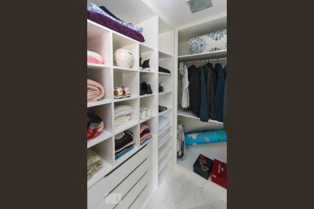 Apartamento à venda com 480m², 4 quartos e 6 vagas Apartamento à venda com 480m², 4 quartos e 6 vagascloset da Suite