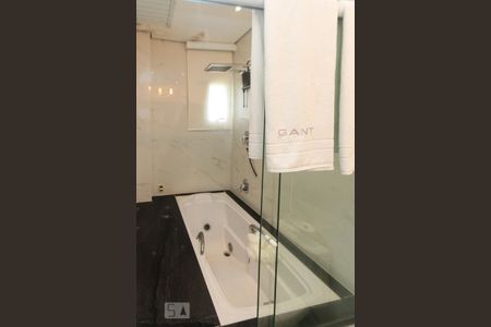 Apartamento à venda com 480m², 4 quartos e 6 vagas Apartamento à venda com 480m², 4 quartos e 6 vagasBanheiro da Suite 03