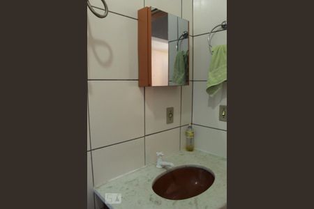 Casa para alugar com 130m², 2 quartos e 2 vagasBanheiro Social