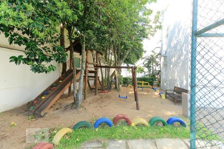 Apartamento à venda com 72m², 3 quartos e 1 vaga Apartamento à venda com 72m², 3 quartos e 1 vagaÁrea Comum - Playground