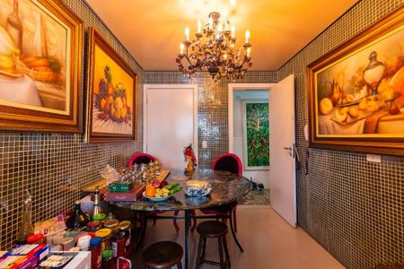 Apartamento à venda com 200m², 4 quartos e 4 vagas Apartamento à venda com 200m², 4 quartos e 4 vagasCozinha