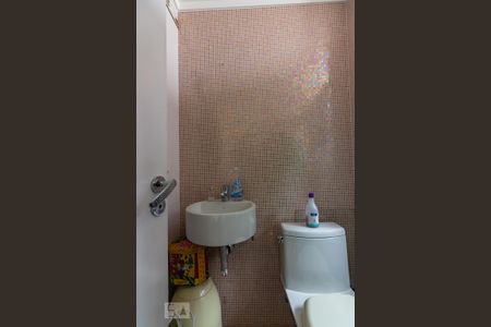 Apartamento à venda com 200m², 4 quartos e 4 vagas Apartamento à venda com 200m², 4 quartos e 4 vagasBanheiro da Suíte 4