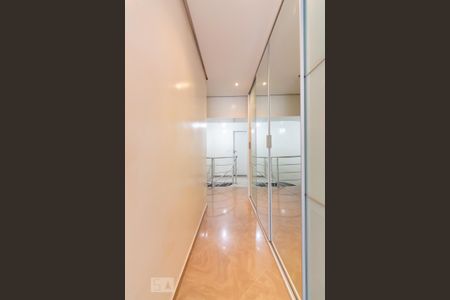 Apartamento à venda com 200m², 4 quartos e 4 vagas Apartamento à venda com 200m², 4 quartos e 4 vagasCorredor