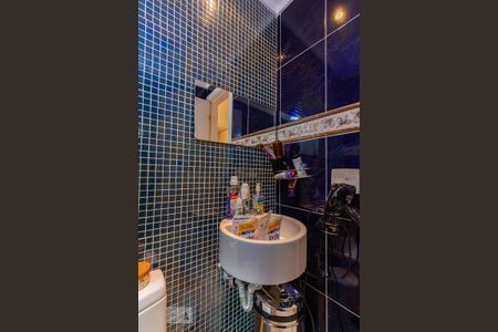 Apartamento à venda com 200m², 4 quartos e 4 vagas Apartamento à venda com 200m², 4 quartos e 4 vagasBanheiro da Suíte 3