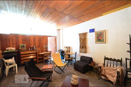 Casa à venda com 230m², 2 quartos e 2 vagasSala de Estar