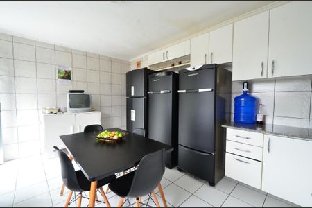 Casa à venda com 230m², 2 quartos e 2 vagasCozinha