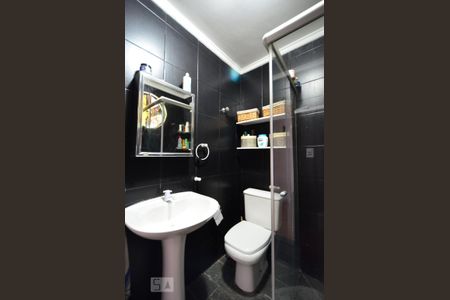 Casa à venda com 230m², 2 quartos e 2 vagasBanheiro