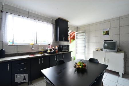 Casa à venda com 230m², 2 quartos e 2 vagasCozinha