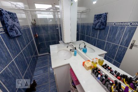 Banheiro de apartamento à venda com 2 quartos, 76m² em Menino Deus, Porto Alegre