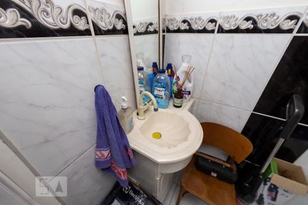 Apartamento à venda com 76m², 2 quartos e sem vagaBanheiro de Serviço