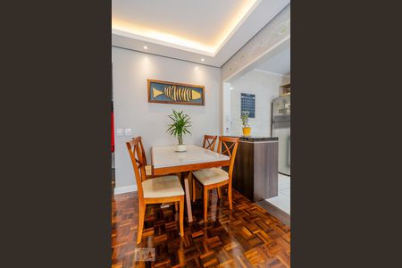 Sala de apartamento à venda com 2 quartos, 60m² em Menino Deus, Porto Alegre