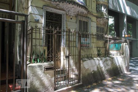 Apartamento à venda com 50m², 1 quarto e sem vagaFachada e portaria