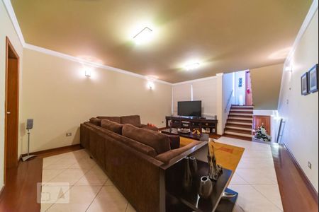 Sala de TV de casa para alugar com 5 quartos, 312m² em Vila Alzira, Santo André