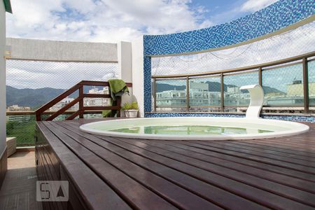 Apartamento à venda com 189m², 3 quartos e 3 vagas Apartamento à venda com 189m², 3 quartos e 3 vagasPiscina privativa