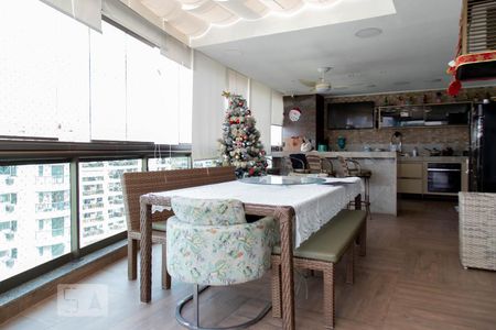 Apartamento à venda com 189m², 3 quartos e 3 vagas Apartamento à venda com 189m², 3 quartos e 3 vagasVaranda gourmet