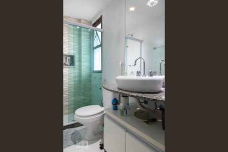 Apartamento à venda com 189m², 3 quartos e 3 vagas Apartamento à venda com 189m², 3 quartos e 3 vagasBanheiro da suíte canadense