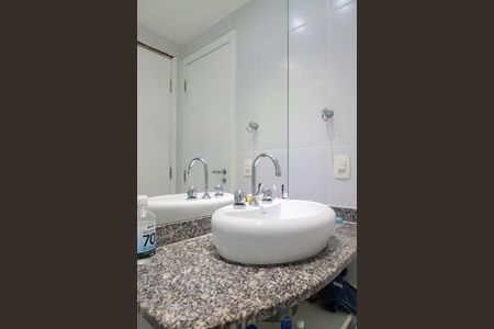 Apartamento à venda com 189m², 3 quartos e 3 vagas Apartamento à venda com 189m², 3 quartos e 3 vagasBanheiro da suíte canadense