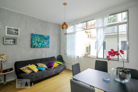 Sala de casa de condomínio para alugar com 2 quartos, 93m² em Copacabana, Rio de Janeiro