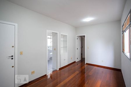 Sala de Apartamento com 2 quartos, 95m² São Pedro