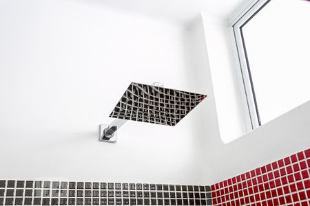 Casa à venda com 484m², 5 quartos e 3 vagasChuveiro do Banheiro da Suite 2