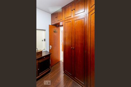 Casa à venda com 484m², 5 quartos e 3 vagasCloset